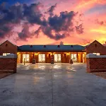 Red Waratah Accommodation