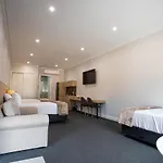 Red Waratah Accommodation