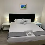 Bendigo High St Motel - King Bed N Kitchen