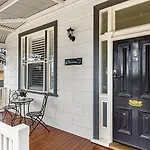 \'Gladstone\' Only Minutes Walk To The Bendigo Train Station!
