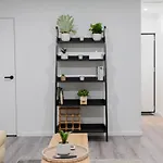 Contemporary Home On Flood Street