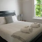 3 Bedroom Miners Cottage Close To Cbd And Hospital