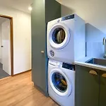 Tastefully Renovated, Peaceful Stay In Cbd