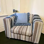 Cobb&Cohouse 4 Queen Bedrooms, 3 Bathrooms, Bendigocbd Lock Up Garage