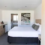 Tea House Motor Inn