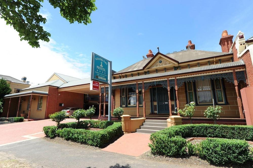 Alexandra Place Motel 4*