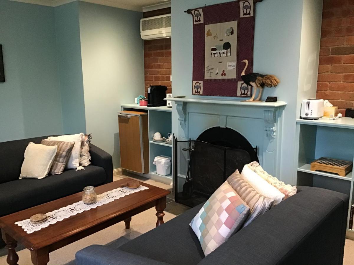 Emeu Inn Bed & Breakfast Bed & Breakfast 4*