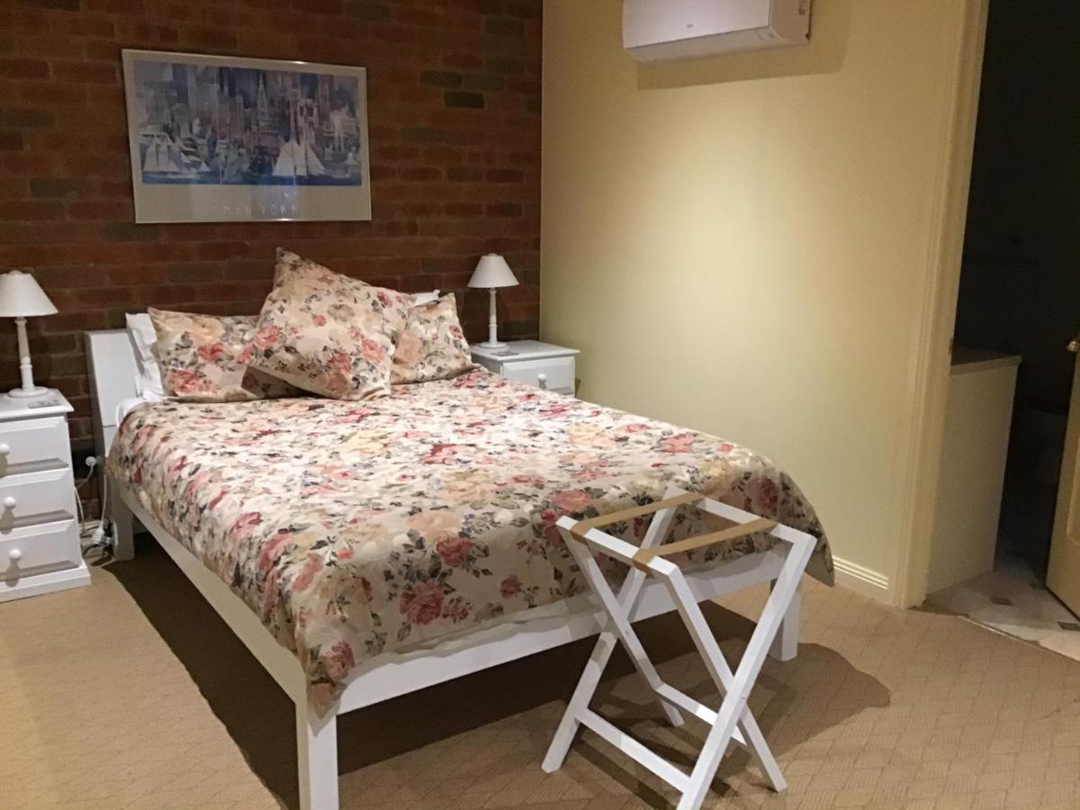 Emeu Inn Bed & Breakfast 4*