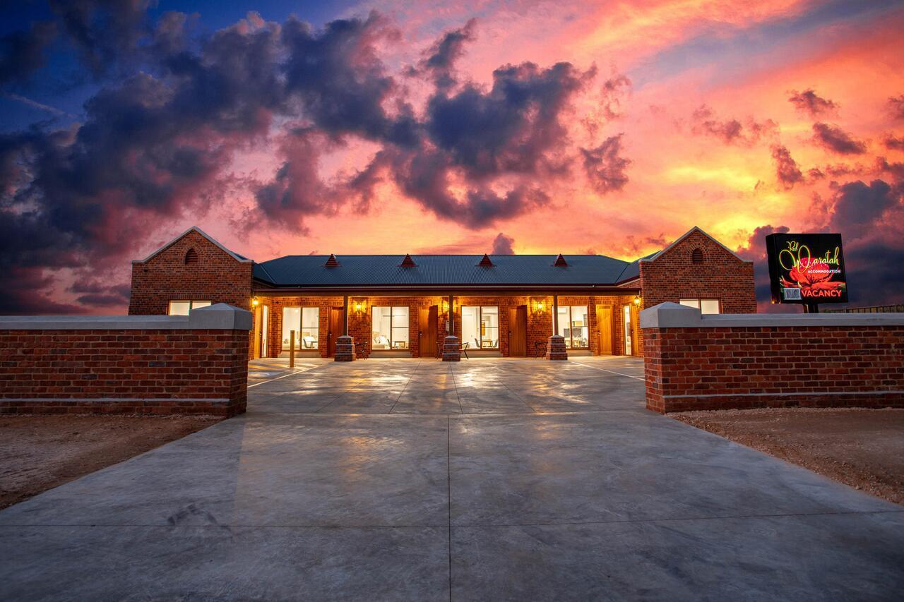 Red Waratah Motel *