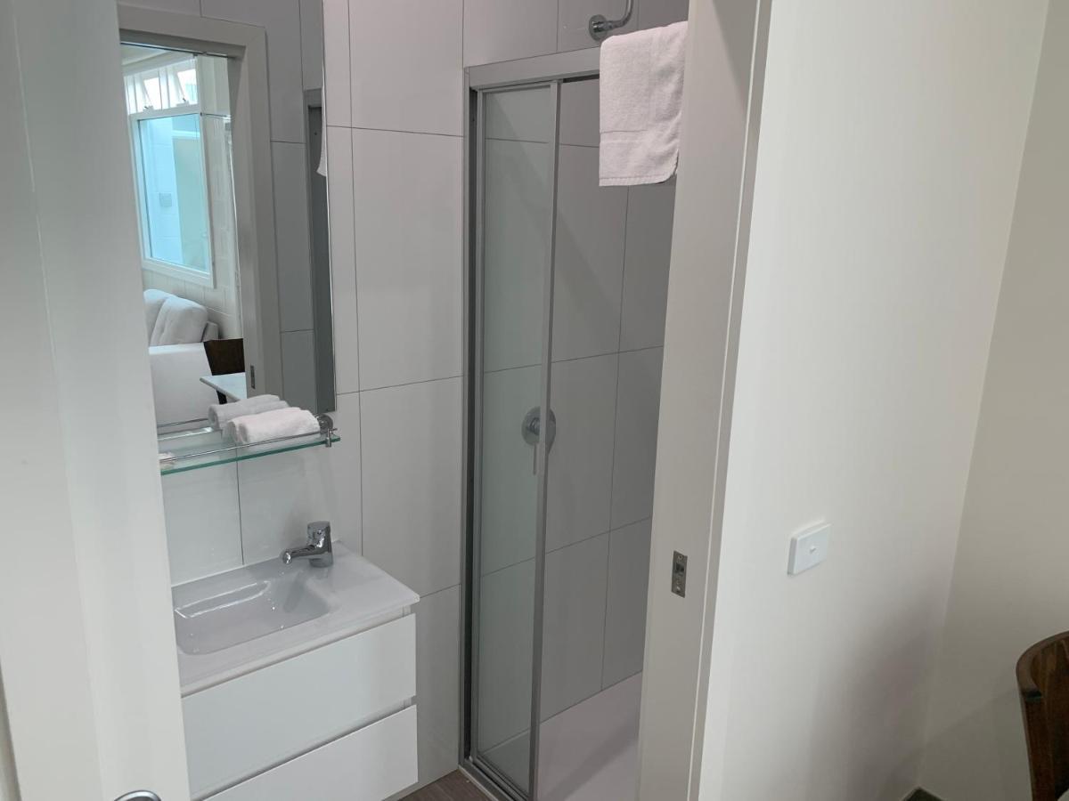 High St - King Bed N Kitchen Bendigo