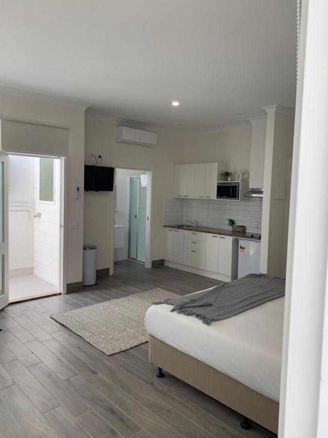High St - King Bed N Kitchen Bendigo