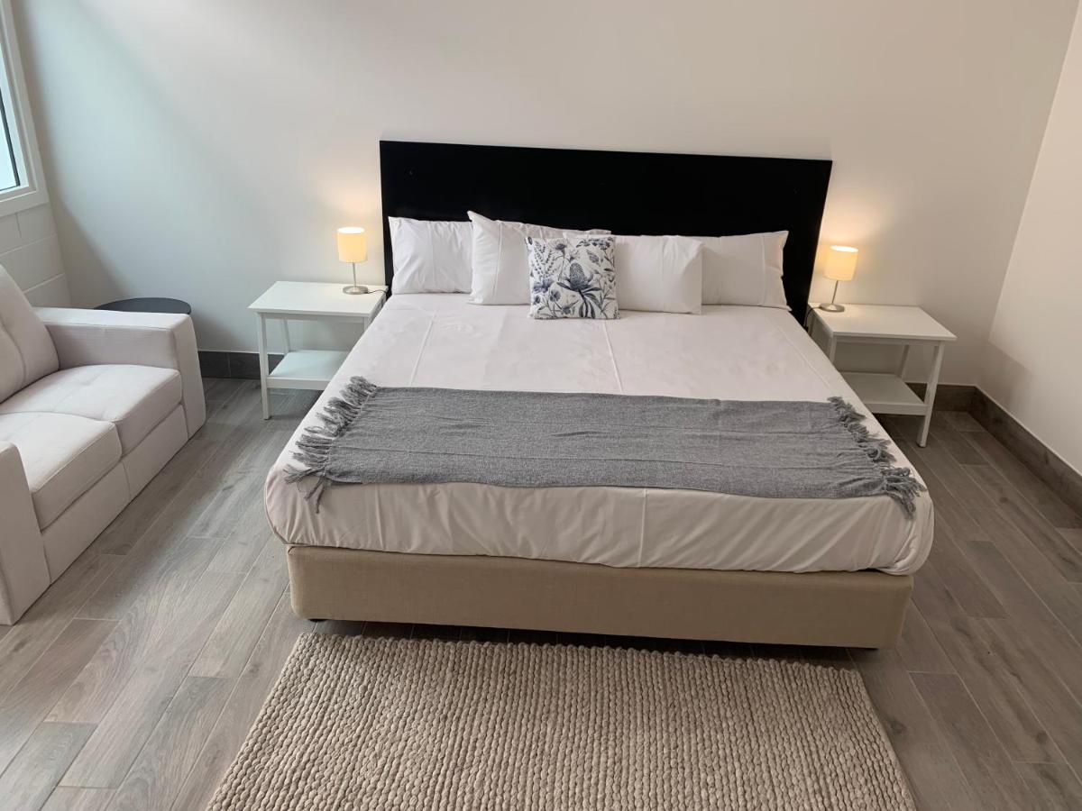 High St - King Bed N Kitchen Bendigo