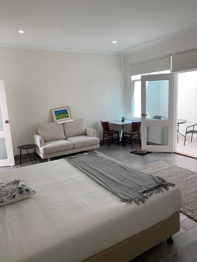 High St - King Bed N Kitchen Bendigo