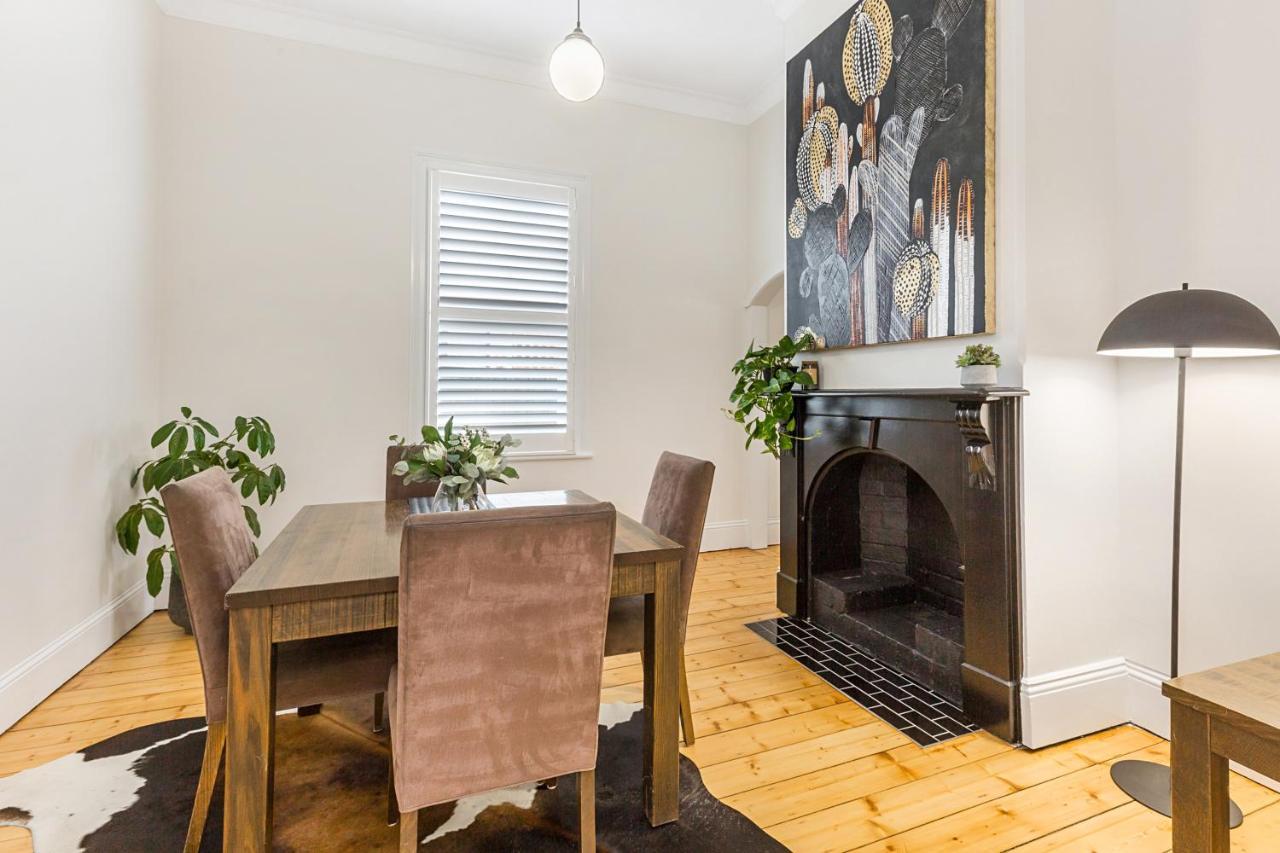 Holiday home 'gladstone' Only Minutes Walk To The Train Station!