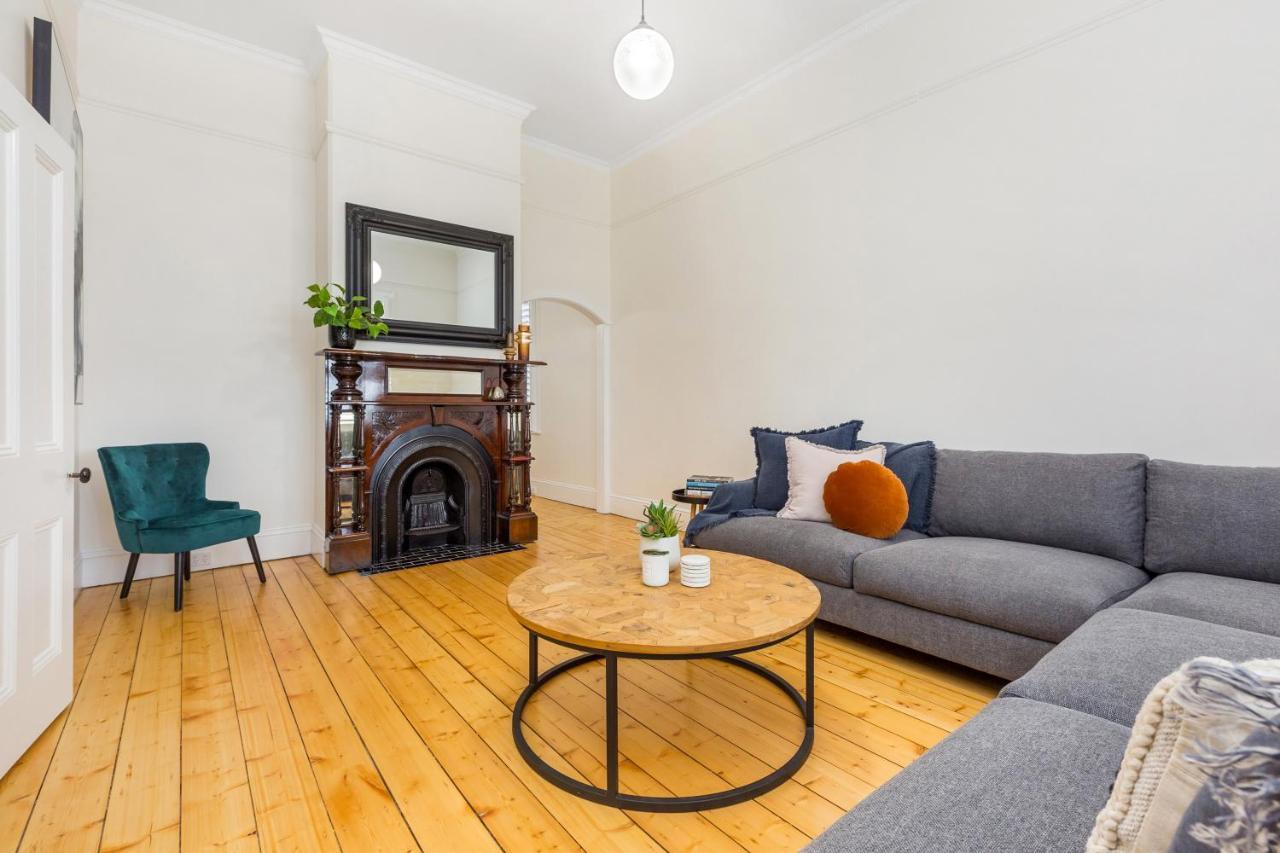 Holiday home 'gladstone' Only Minutes Walk To The Train Station! *