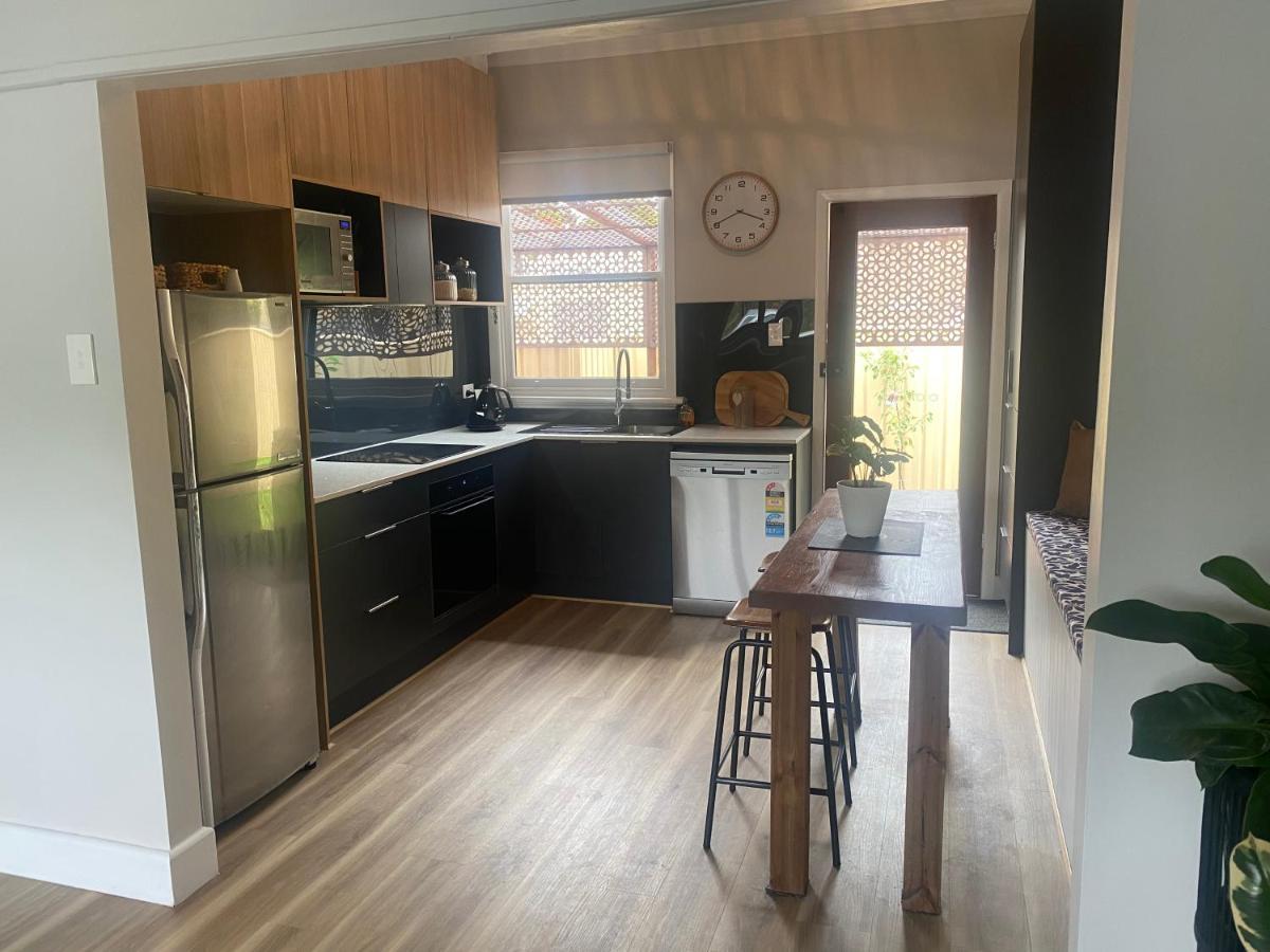 Short Stroll To Cbd - 3 Bedroom House *