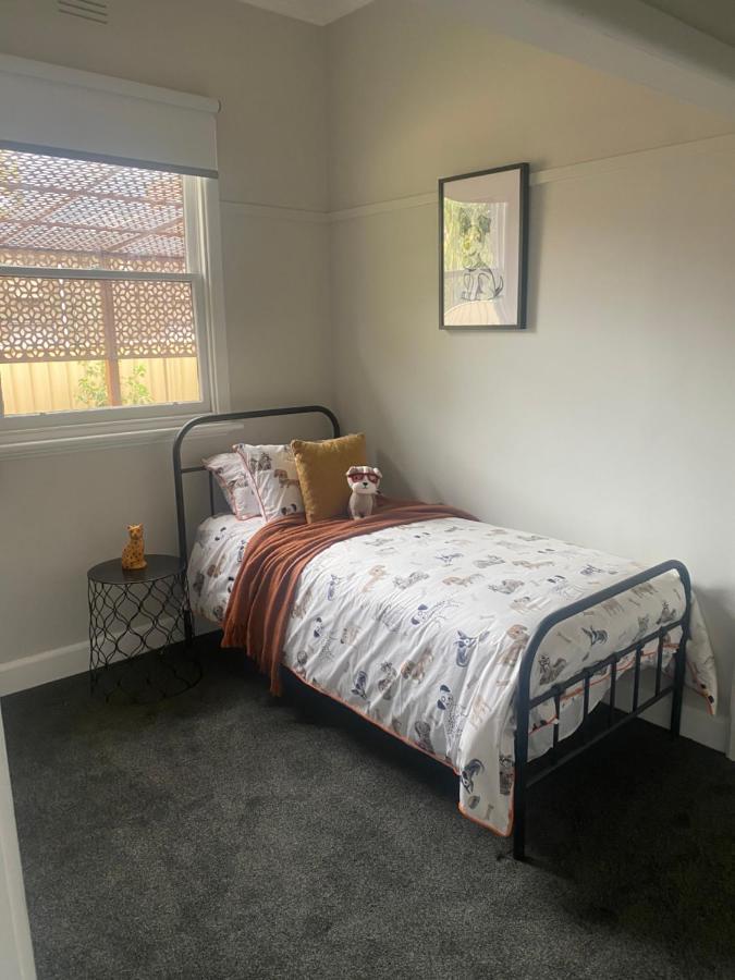 Short Stroll To Cbd - 3 Bedroom House Holiday home Bendigo