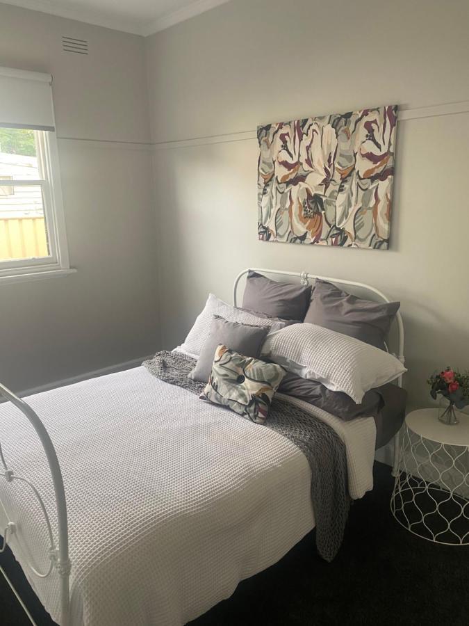 Short Stroll To Cbd - 3 Bedroom House * Bendigo
