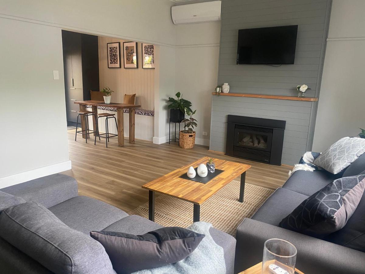 Short Stroll To Cbd - 3 Bedroom House * Bendigo