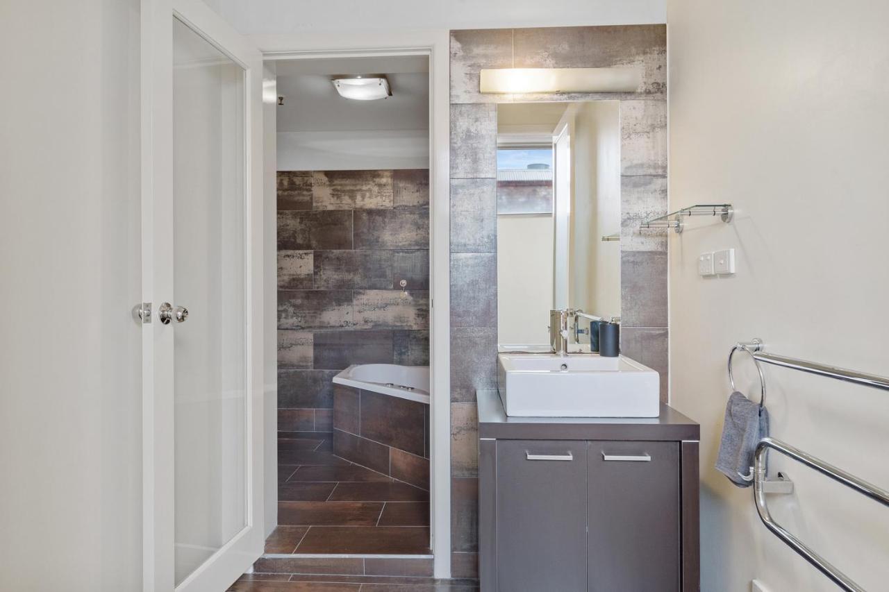 2 Bedroom In The Heart Of The City! *