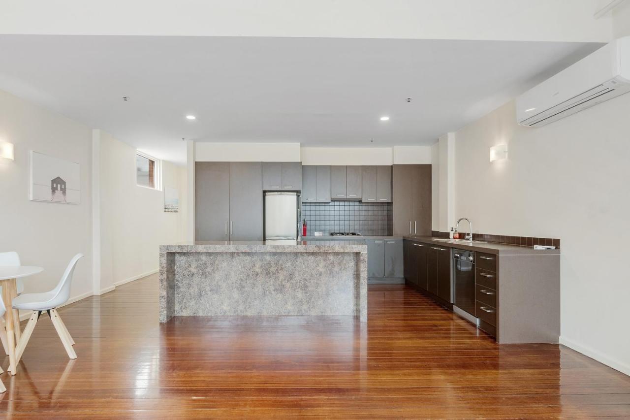2 Bedroom In The Heart Of The City! *