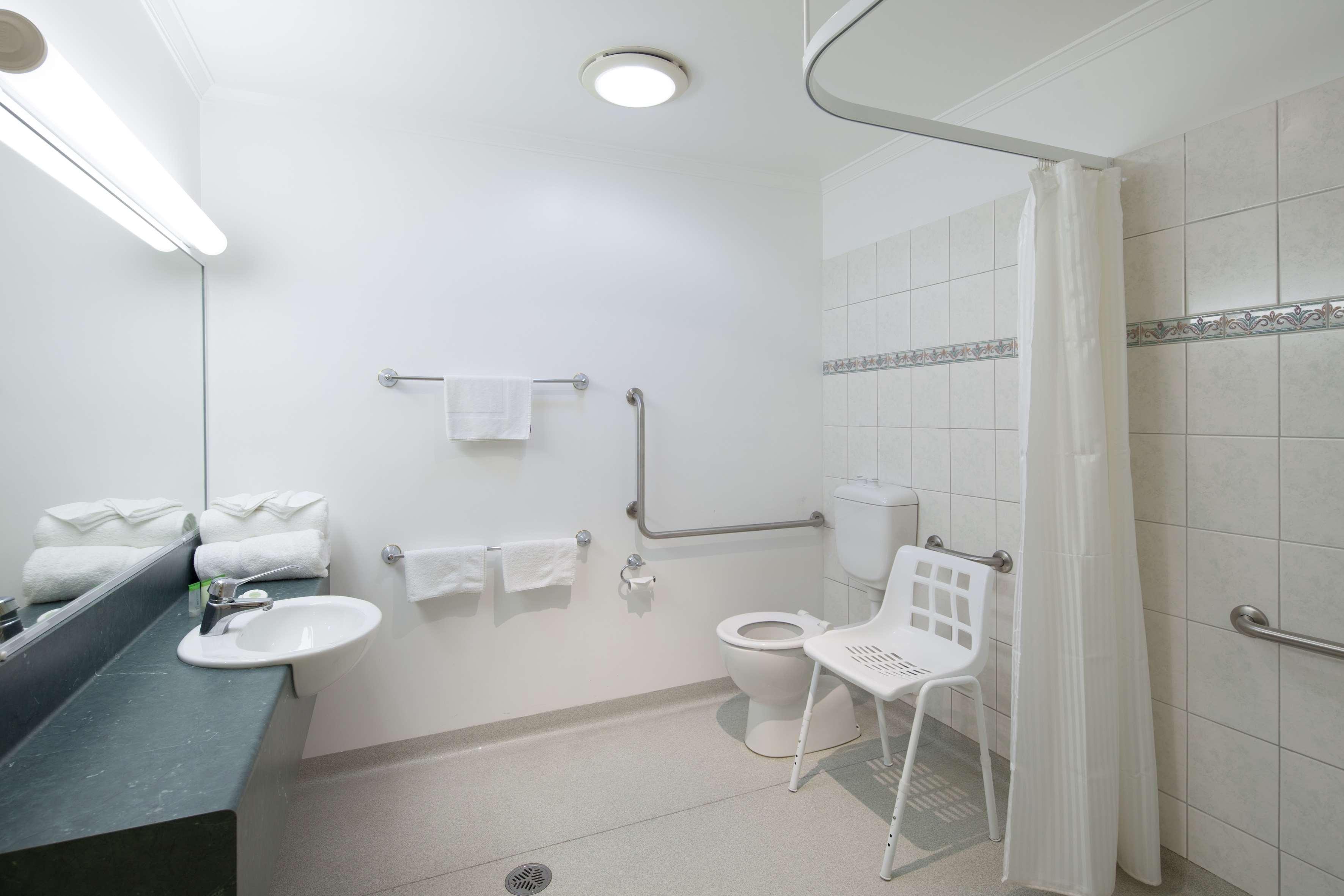 Best Western Crystal Motel 4*