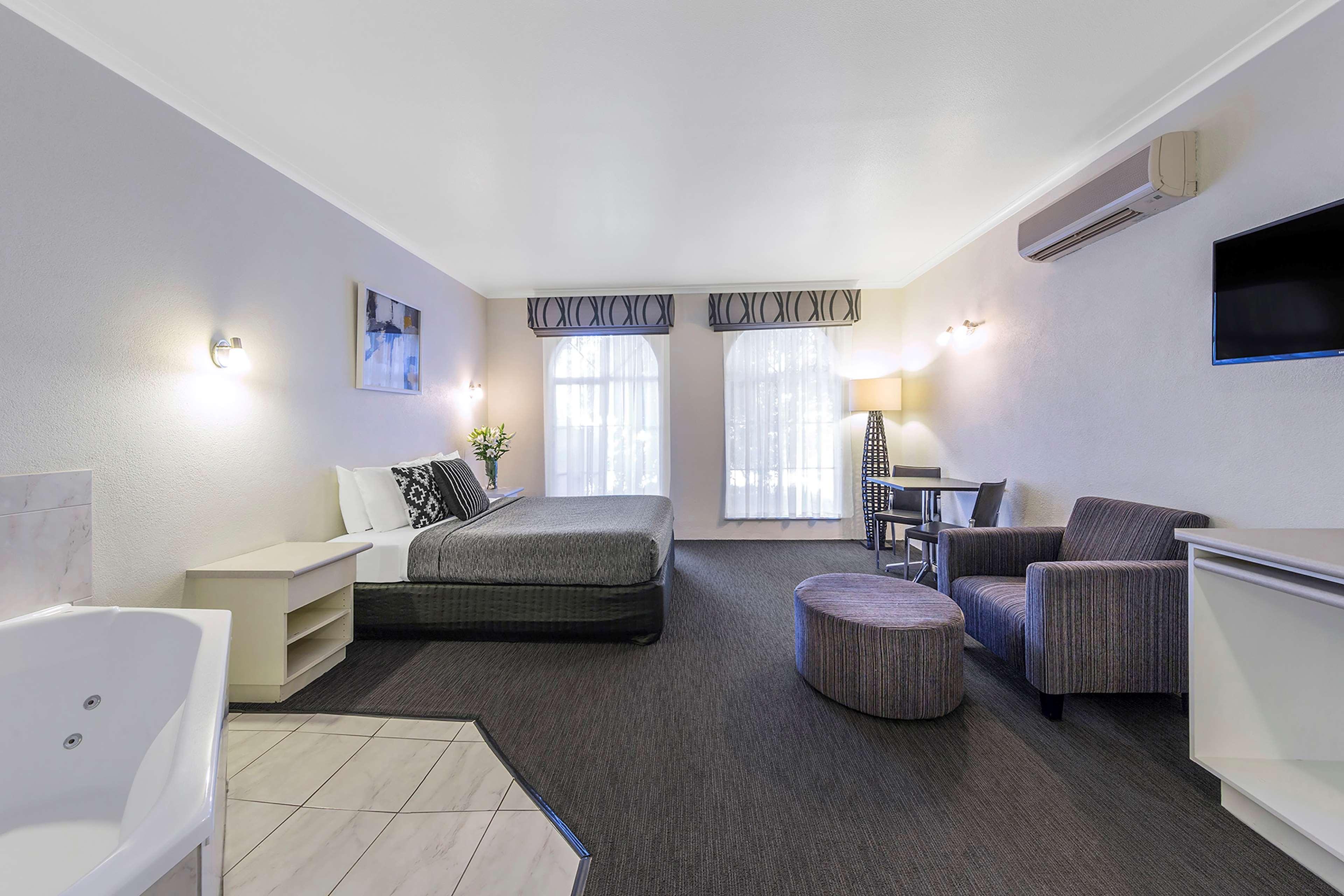 Cathedral Motor Motel 3*