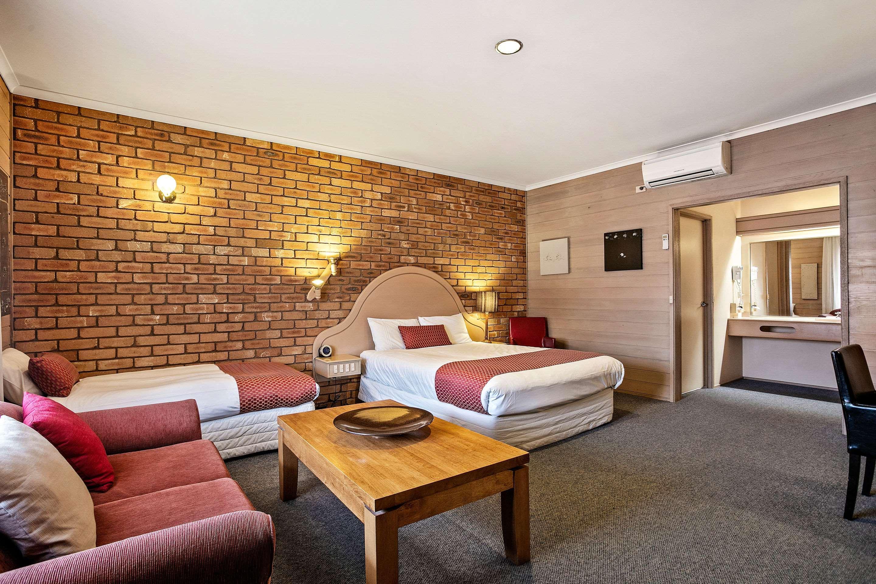Quality Colonial Hotel 3*