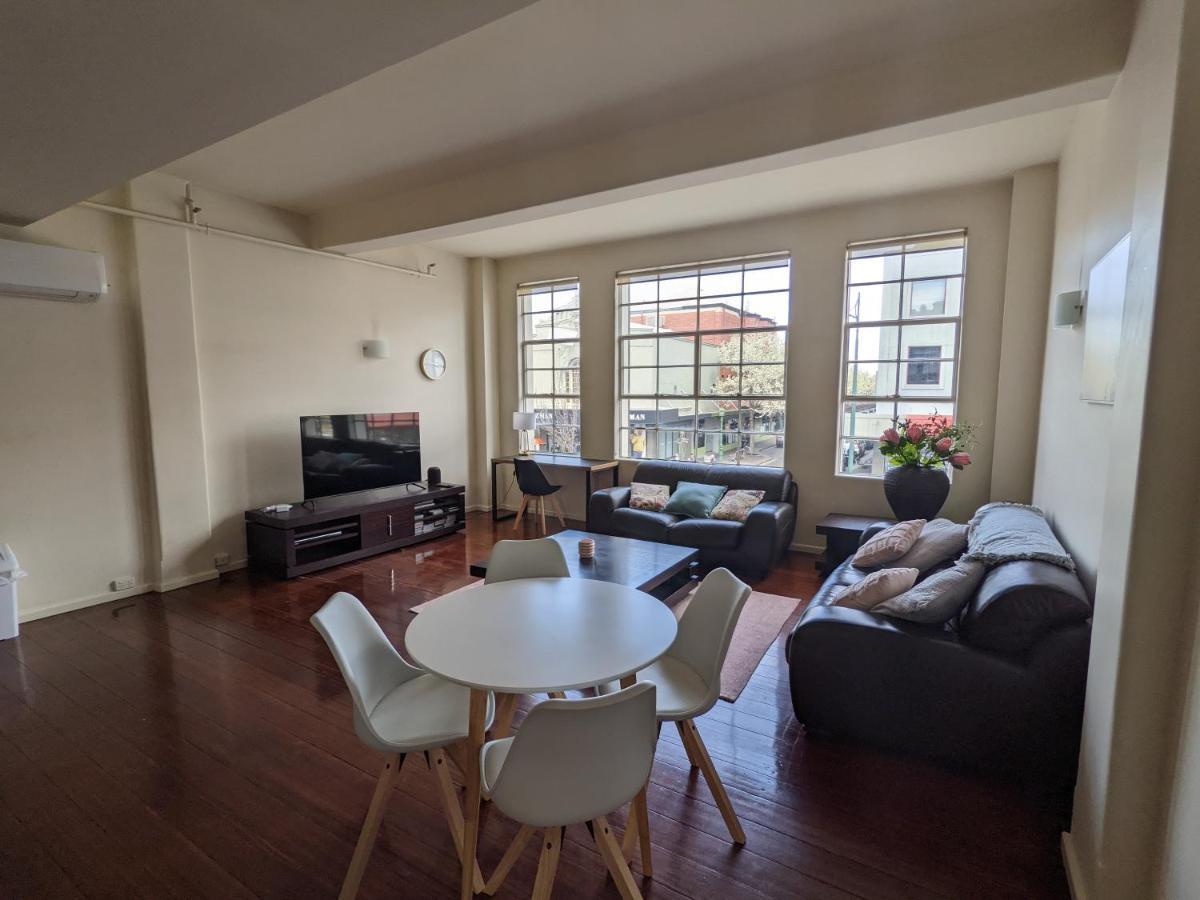 2 Bedroom In The Heart Of The City! Apartment