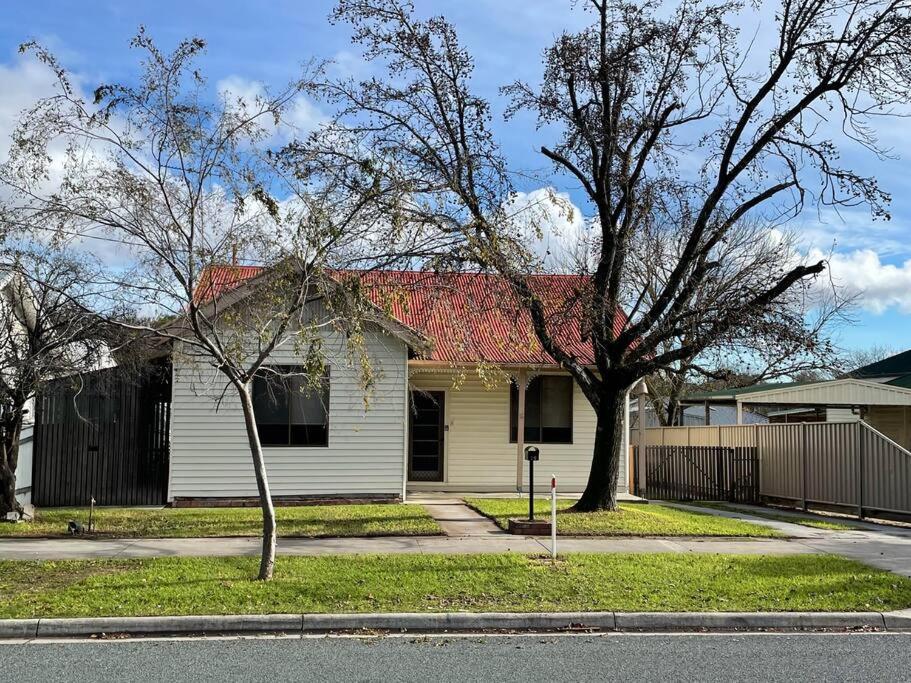 Walnut House - Hargreaves St Close To Weeroona Holiday home Bendigo