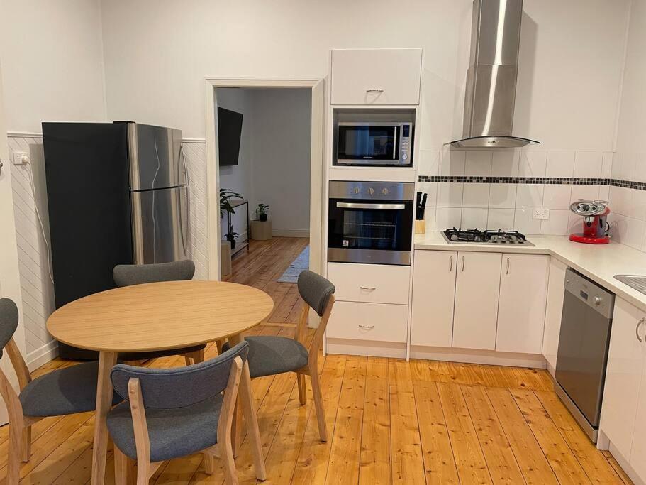 Walnut House - Hargreaves St Close To Weeroona * Bendigo