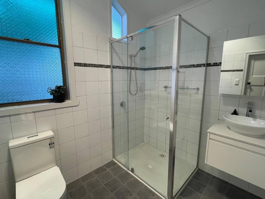 Walnut House - Hargreaves St Close To Weeroona *
