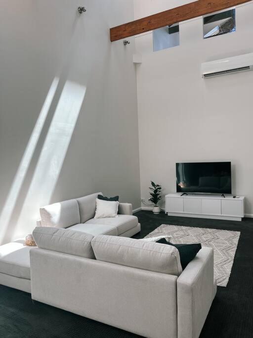 Townhouse - Walk To The Cbd