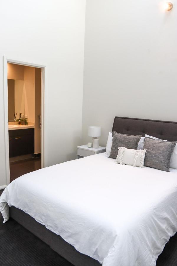 Townhouse - Walk To The Cbd *