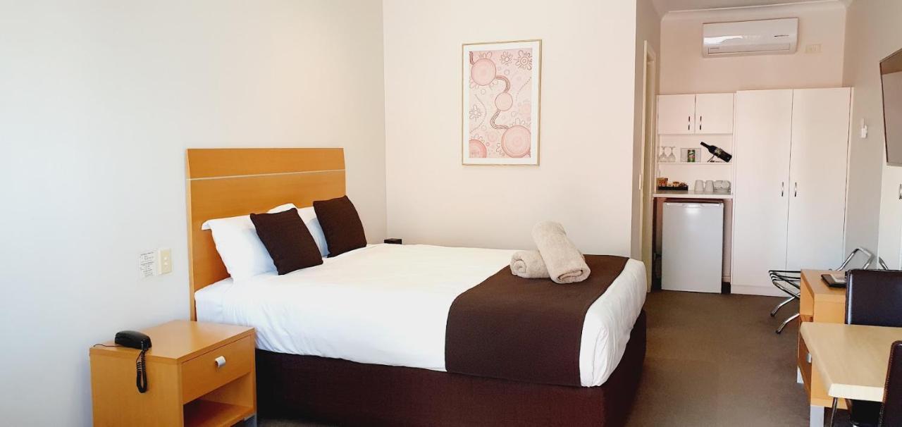 Golden Reef Motor Motel 4*