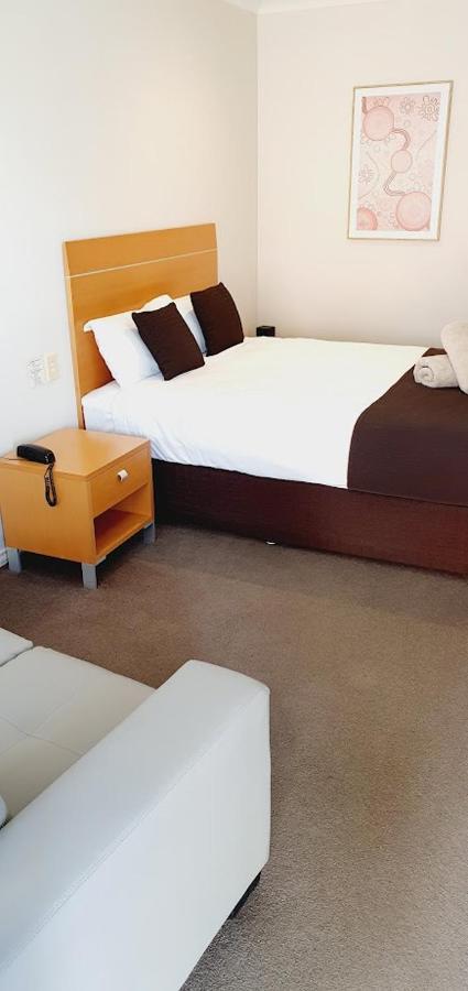 Golden Reef Motor 4*
