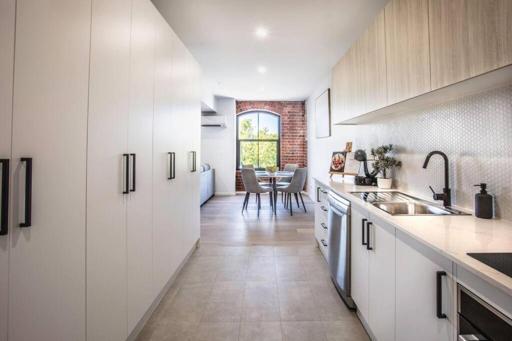 Cbd Apartment