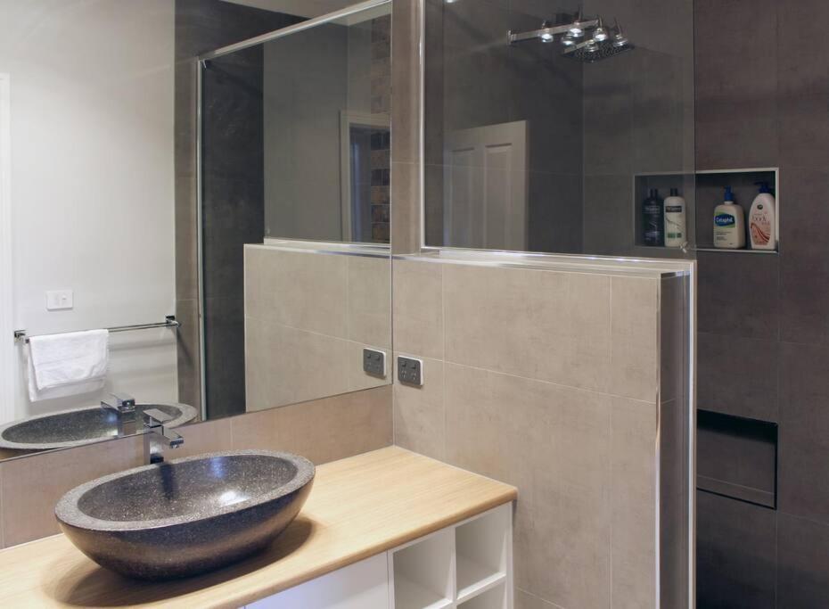 3 Bedroom Miners Close To Cbd And Hospital Holiday home Bendigo
