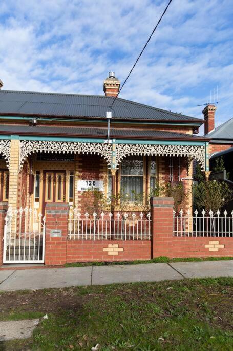 Holiday home Inner City Terrace Retreat: Renovated Gem With Two-night Minimum *