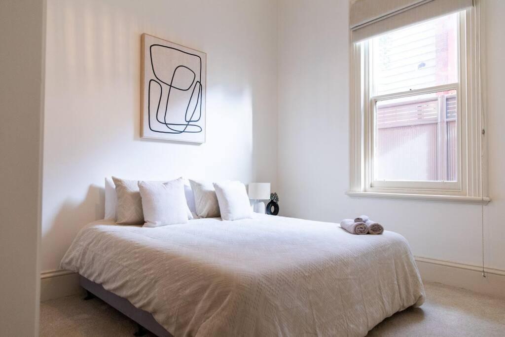 Inner City Terrace Retreat: Renovated Gem With Two-night Minimum Holiday home Bendigo