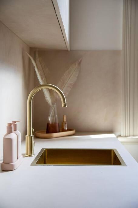 Inner City Terrace Retreat: Renovated Gem With Two-night Minimum Bendigo