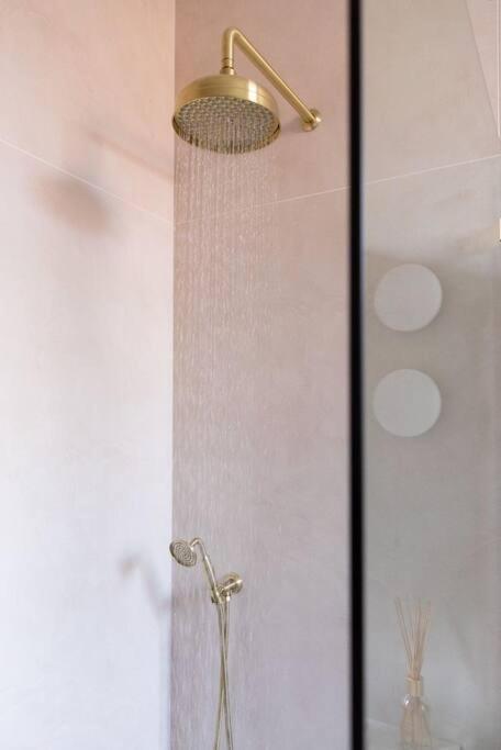 Inner City Terrace Retreat: Renovated Gem With Two-night Minimum Bendigo