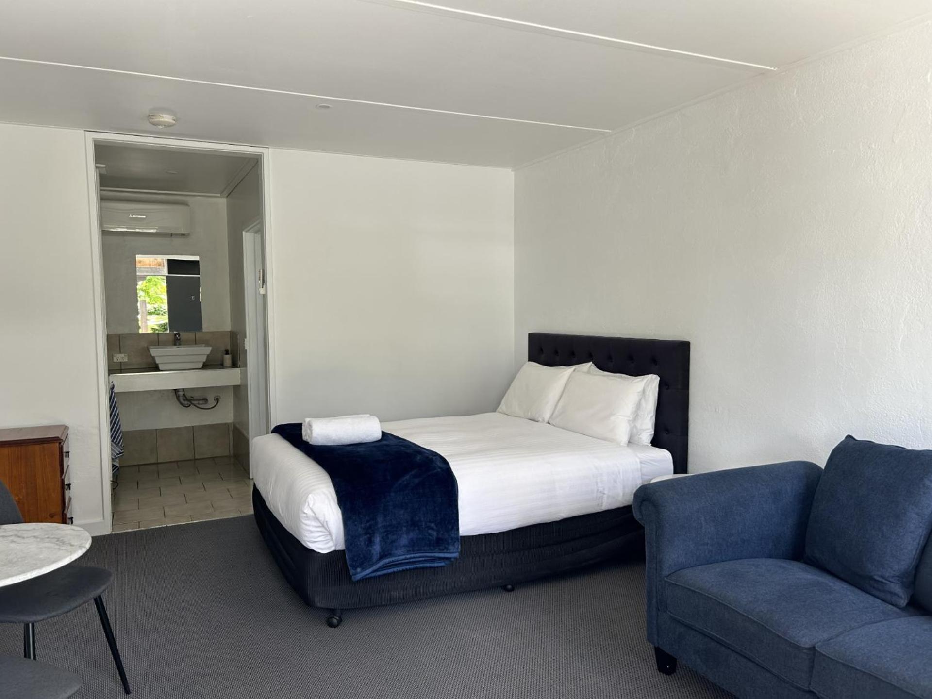 Motel Happy Wanderer Children Not Permitted Over 18s Only