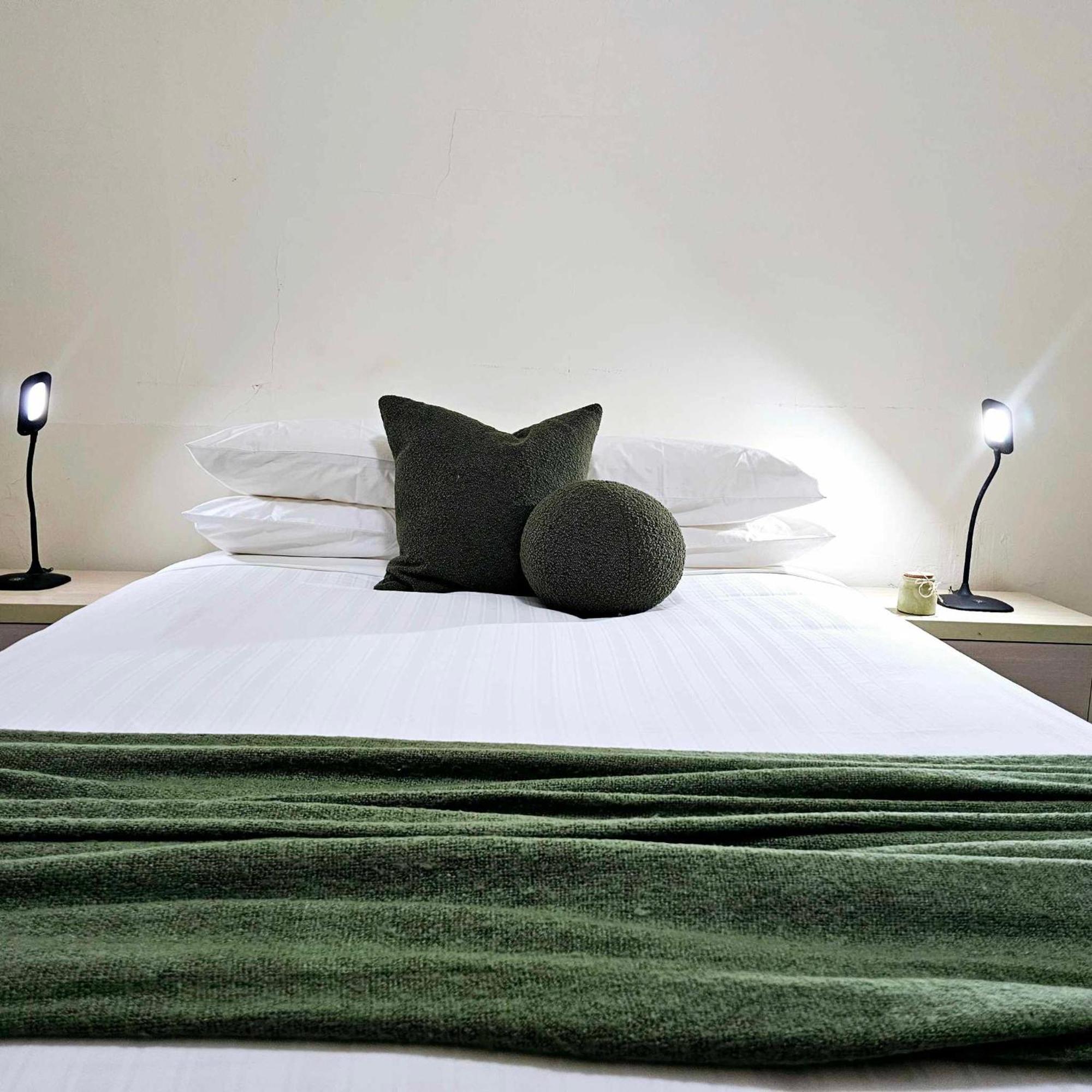Cobb&cohouse 4 Queen Bedrooms, 3 Bathrooms, Bendigocbd Lock Up Garage Holiday home *