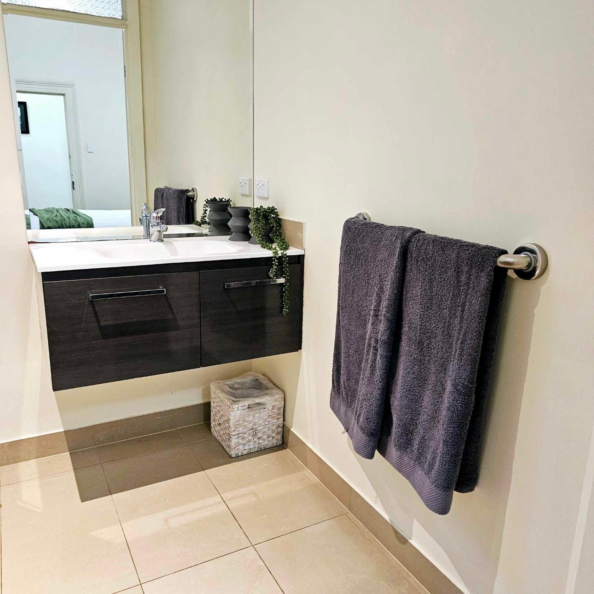 Holiday home Cobb&cohouse 4 Queen Bedrooms, 3 Bathrooms, Bendigocbd Lock Up Garage *