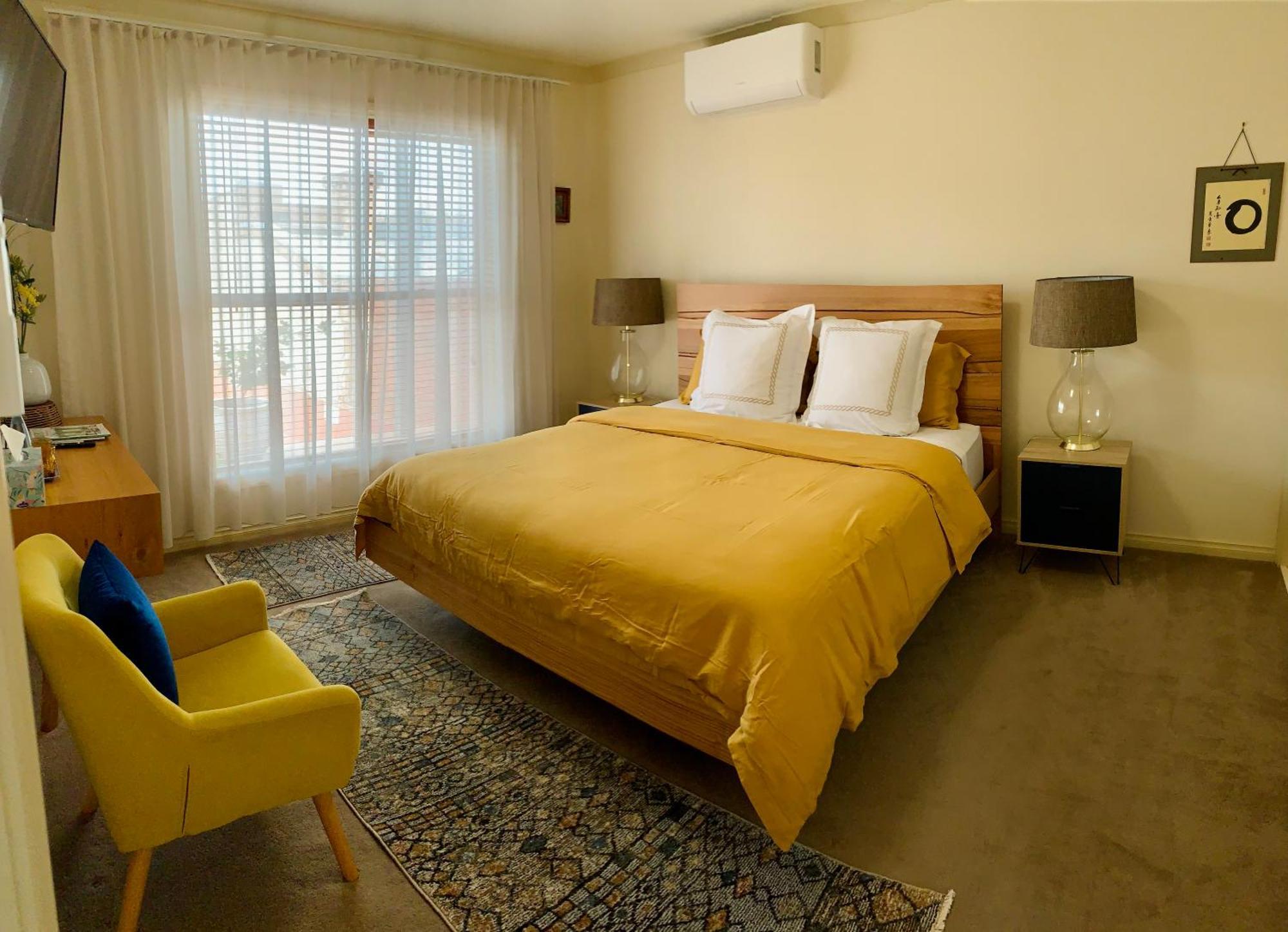 Luxury Inner City Townhouse Apartment *