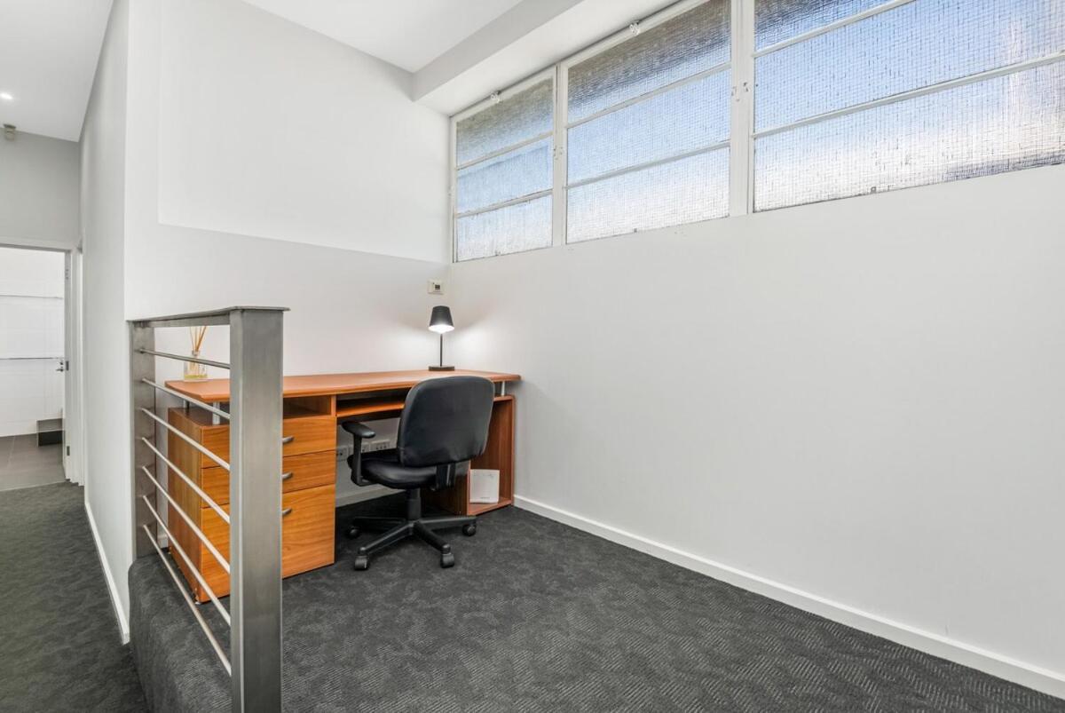 Bayne St Apartment *
