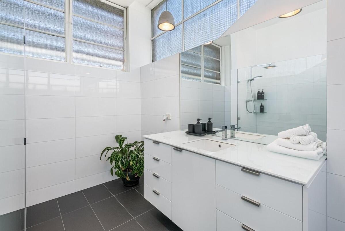Bayne St Apartment