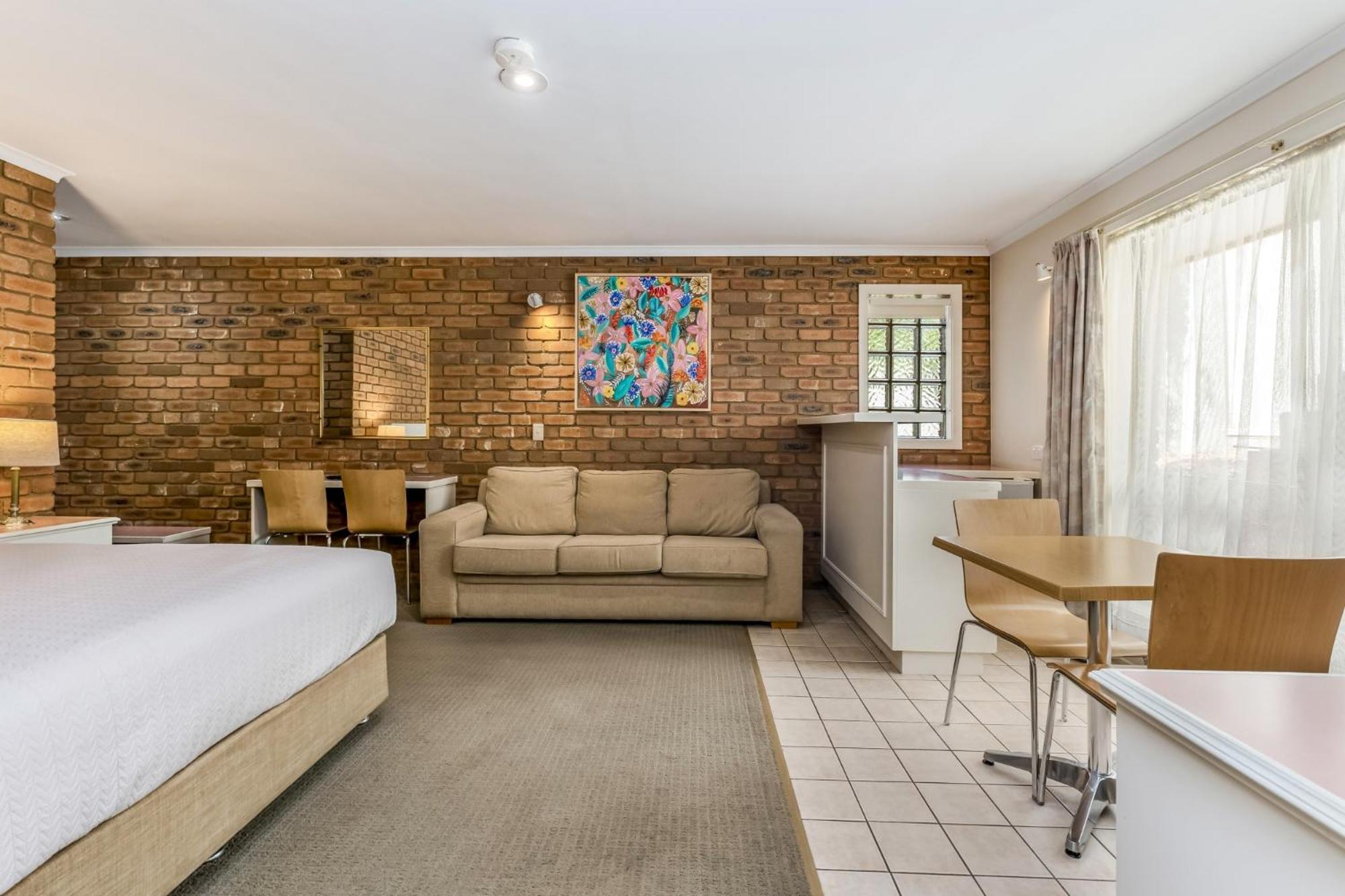 Golden Square Motor 3*