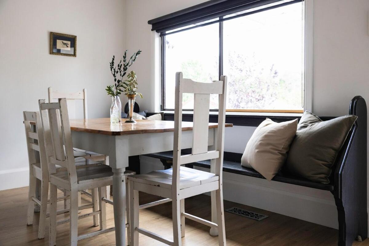 Poets Corner Vintage Retreat Walk To View St Holiday home Bendigo